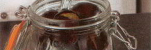 слива, маринованная чесноком