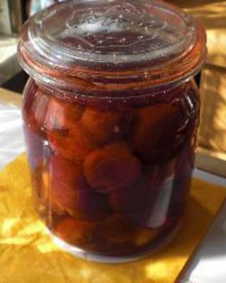 Сливы маринованные в красном вине