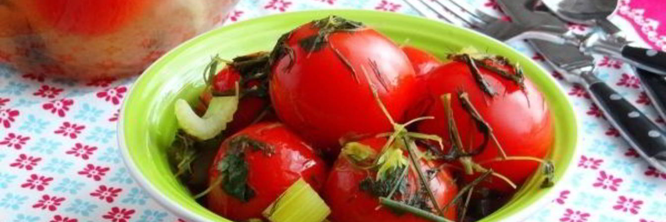 Помидоры, квашенные с чесноком и зеленью