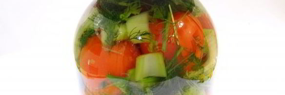 помидоры, квашенные с чесноком и зеленью