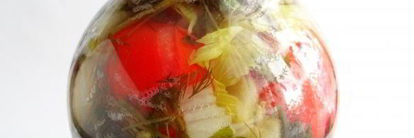 помидоры, квашенные с чесноком и зеленью