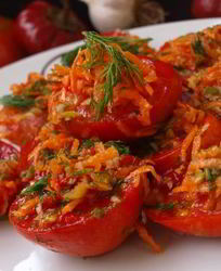 Помидоры по-корейски с морковью и чесноком