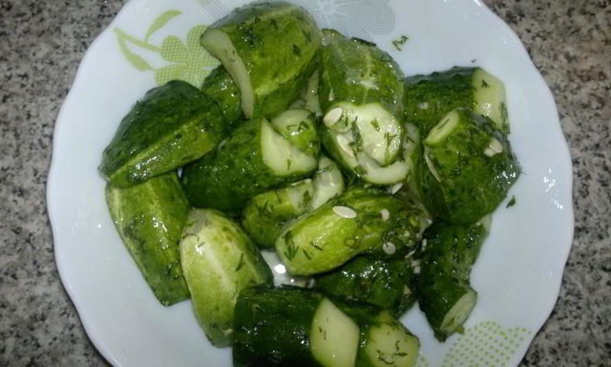 Рецепт быстрых малосольных огурцов в пакете с чесноком