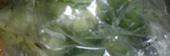 быстрые малосольные огурцы в пакете с чесноком