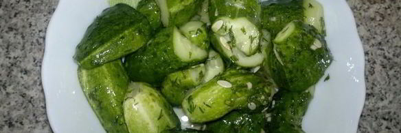 быстрые малосольные огурцы в пакете с чесноком