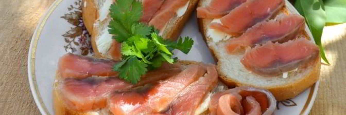 Малосольный лосось с кориандром сухого посола