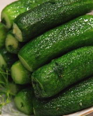 Малосольные огурчики с чесноком