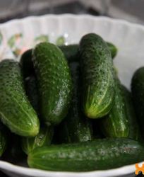 Малосольные огурцы на минеральной воде