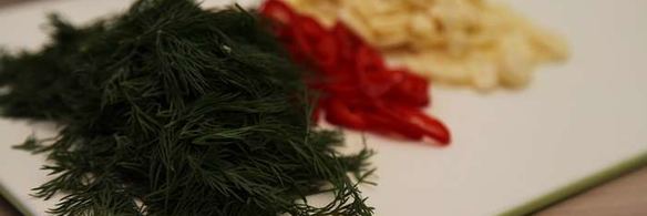 малосольные огурцы на минеральной воде