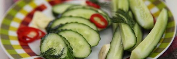 малосольные огурцы на минеральной воде