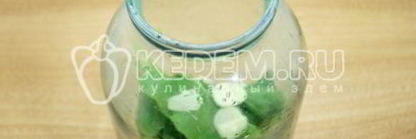 малосольные огурцы в банке