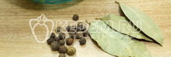 малосольные огурцы в банке