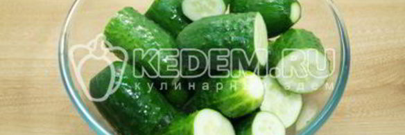 малосольные огурцы в банке