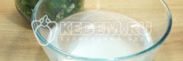 малосольные огурцы в банке