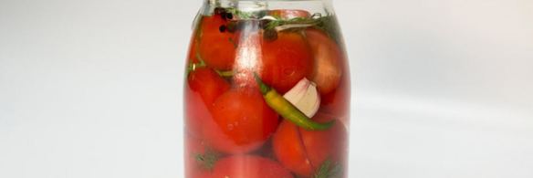 малосольные томаты с перцем чили