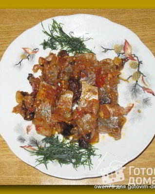 Соленая сельдь под соусом