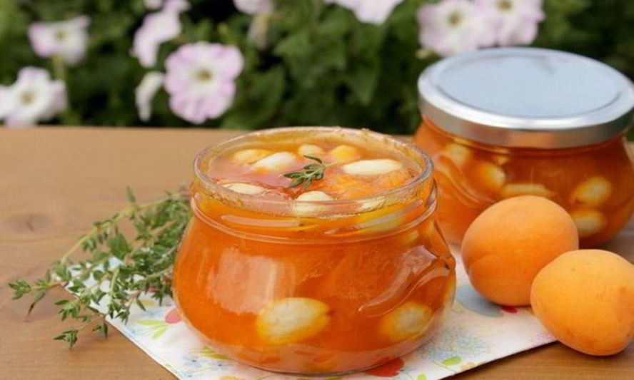Рецепт абрикосового варенья с миндалем и тимьяном