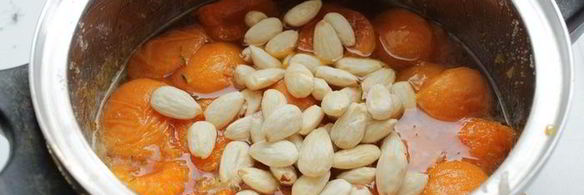 абрикосовое варенье с миндалем и тимьяном