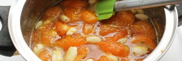 абрикосовое варенье с миндалем и тимьяном