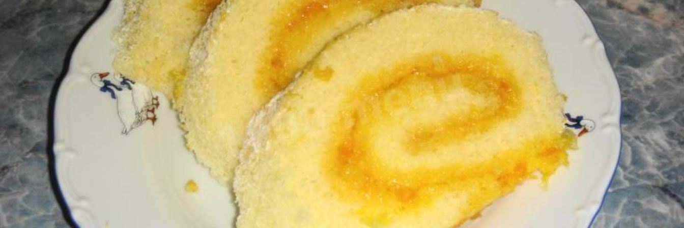 Бисквитный рулет с вареньем