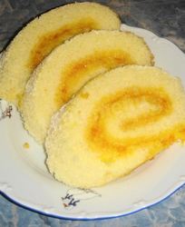 Бисквитный рулет с вареньем