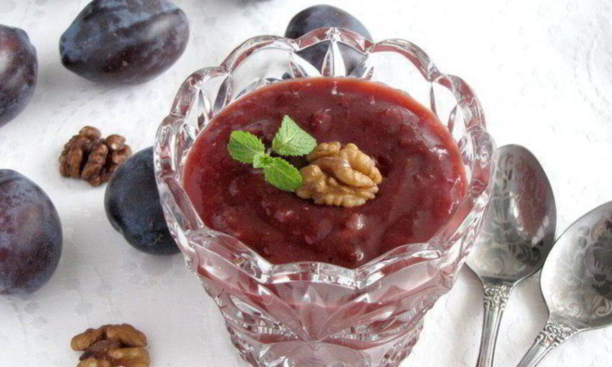 Рецепт сливового варенья с бананами и орехами