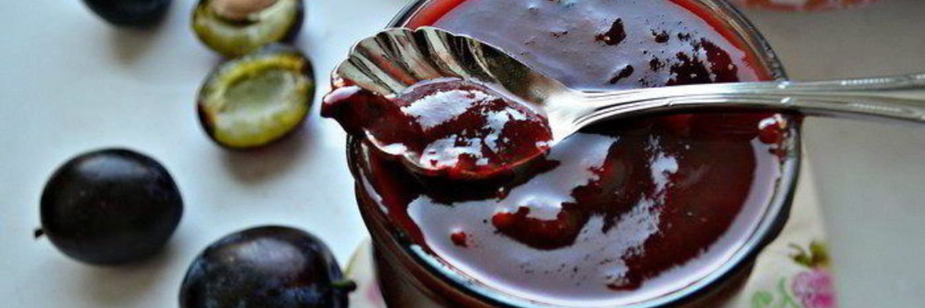 Сливовое варенье с бананом и грецкими орехами