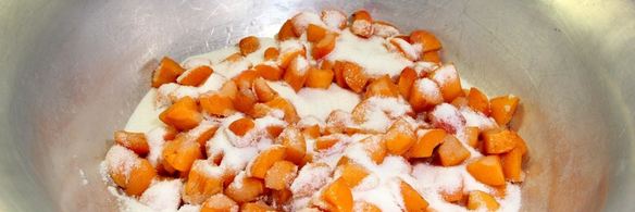 варенье из абрикосов с ядрышками из косточек на зиму