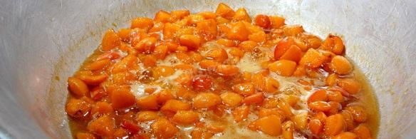 варенье из абрикосов с ядрышками из косточек на зиму