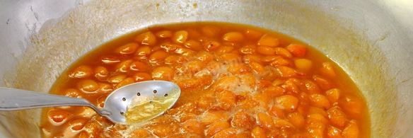 варенье из абрикосов с ядрышками из косточек на зиму