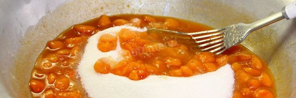 варенье из абрикосов с ядрышками из косточек на зиму