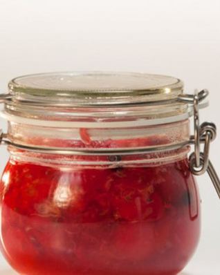 Варенье из крыжовника с можжевельником