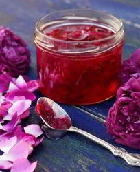 Варенье с лимоном из лепестков розы