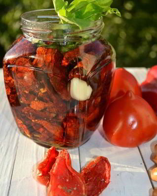 Вяленые помидоры с базиликом