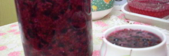 желе с ягодками на зиму — толченая черная смородина с сахаром