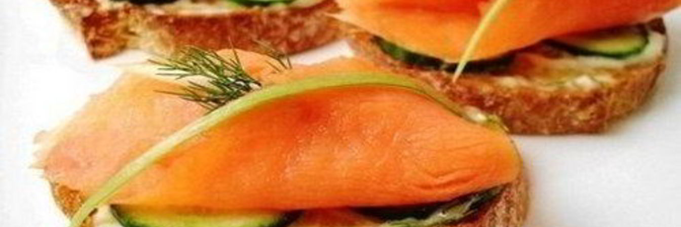 Аппетитные бутерброды с соленой семгой