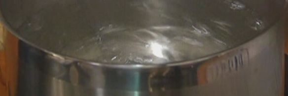 бутерброд с грибами, помидором и яйцом пашот