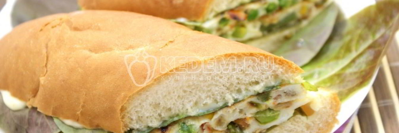 Бутерброд с овощами и омлетом