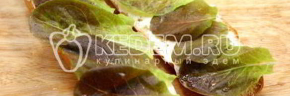 бутерброд с овощами и омлетом