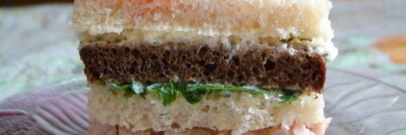 бутербродный тортик с окороком и яйцом