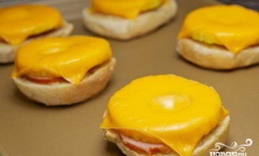 Рецепт бутербродов с ананасом и сыром