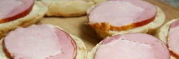 бутерброды с ананасом и сыром