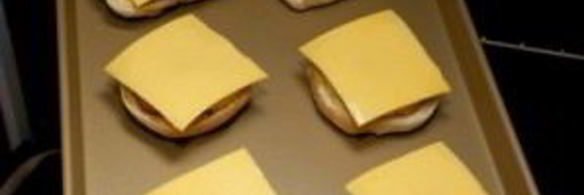 бутерброды с ананасом и сыром