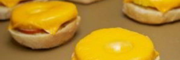 бутерброды с ананасом и сыром