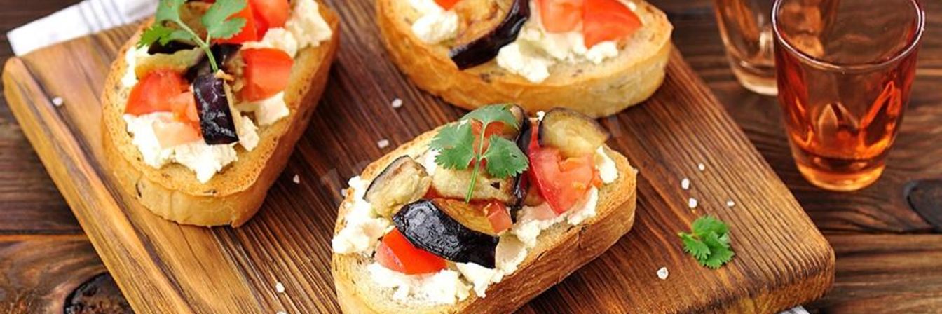 Бутерброды с баклажанами и помидорами