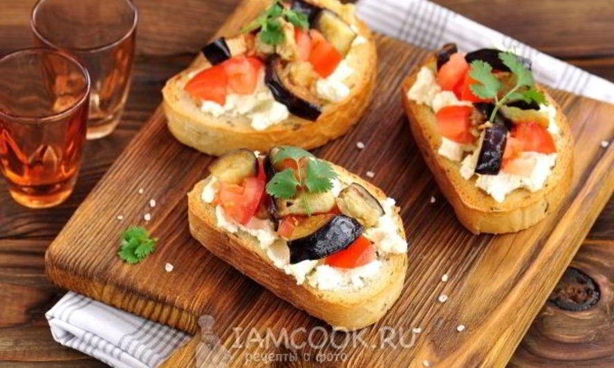 Рецепт бутербродов с баклажанами, помидорами и чесноком