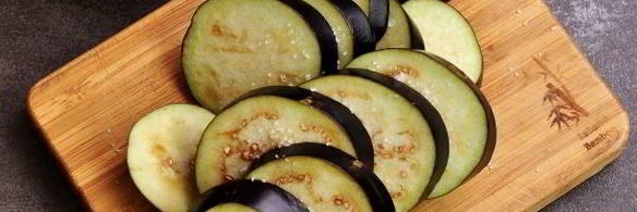 бутерброды с баклажанами, помидорами и чесноком