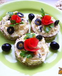 Бутерброды с домашним мягким сыром на хлебцах