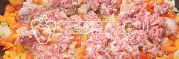 бутерброды с фаршем и томатным соусом