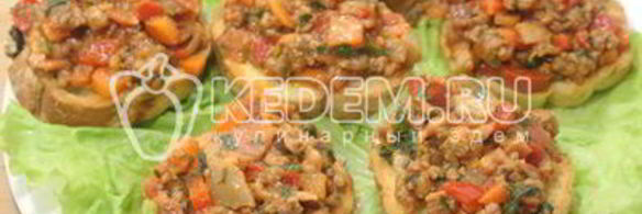бутерброды с фаршем и томатным соусом